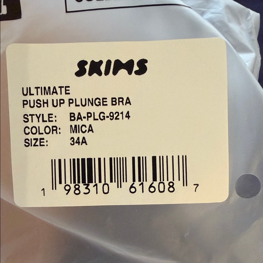 SKIMS Ultimate Push Up Plunge Bra in Mica (beige)